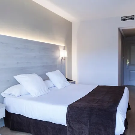 Helios Lloret 4* يوريت دي مار