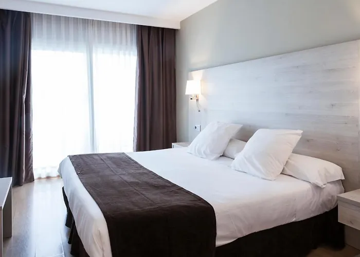 Helios Lloret 4*